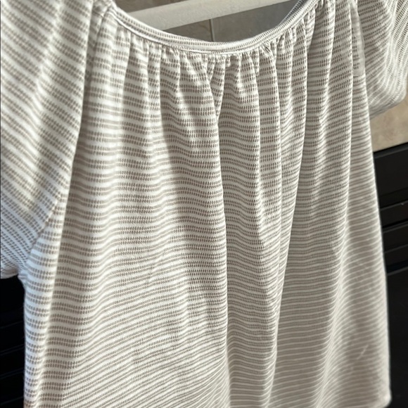 Off-Shoulder Striped Blouse - Picture 2 of 3